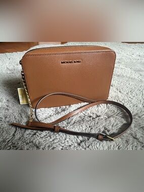 Women’s Michael Kors Jet Set Travel, Saffiano Leather Shoulder / Crossbody Purse
